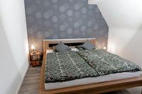 Schlafzimmer 1 mit Queensize Doppelbett